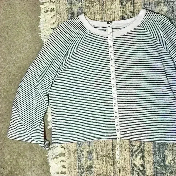 Madewell Women’s Terry Raglan Sweatshirt in Stripe Size Medium - Picture 10 of 13